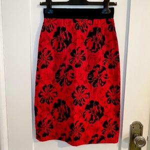 DOLCE & GABBANA Black/Red Floral Silkblend Georgette Pencil Skirt - Sz 38, US 4